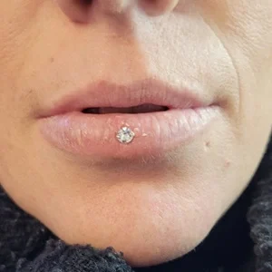 Nordik Piercing: piercing labret centré avec cristal blanc