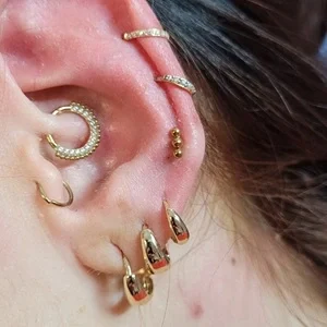 Nordik Piercing: piercings helix, piercing daith et piercing tragus